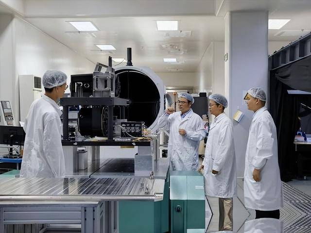 被美国抛弃后，他投奔中国带来千亿项目
