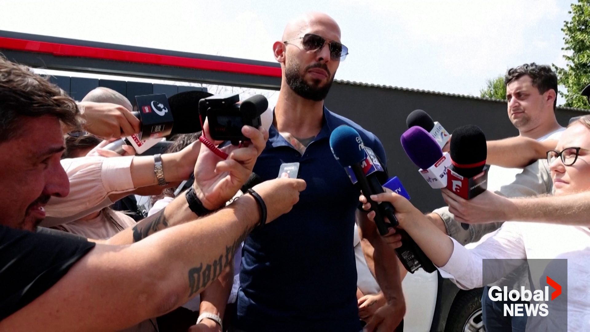 安德鲁·泰特（Andrew Tate）和兄弟在旅行禁令后离开罗马尼亚前往美国... - 国际新闻- 加国同城- 多伦多华人生活信息站