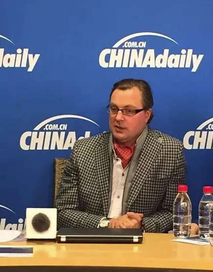 16年前她落榜北大 意外成第一位中国伯爵夫人