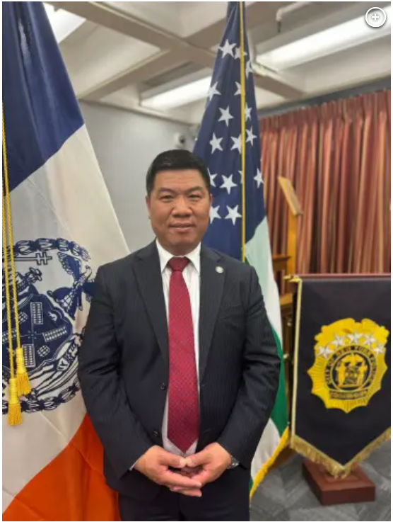 华男18岁坐船偷渡美国,竟当上警察局长!被FBI盯上(图)