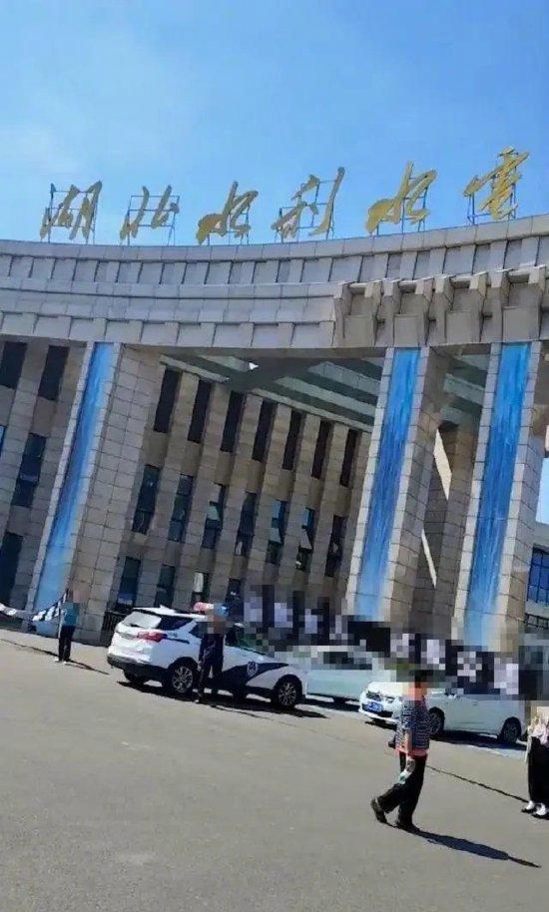 职校21岁女保安值班时被同事杀害,男友也身中数刀(图)