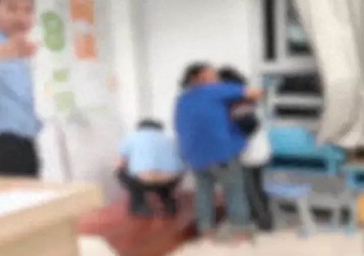 父亲称13岁女儿被同学猥亵 老师:一个巴掌拍不响(组图)
