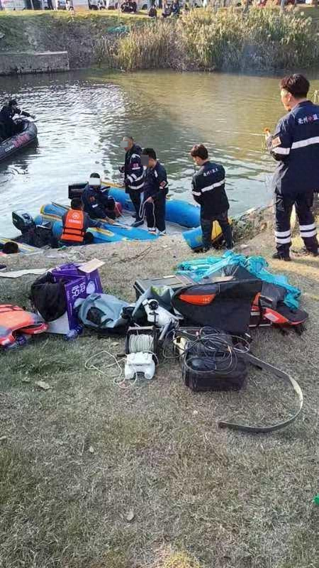 家属称读高一儿子跳桥轻生,丈夫营救身亡其子仍失联(图)