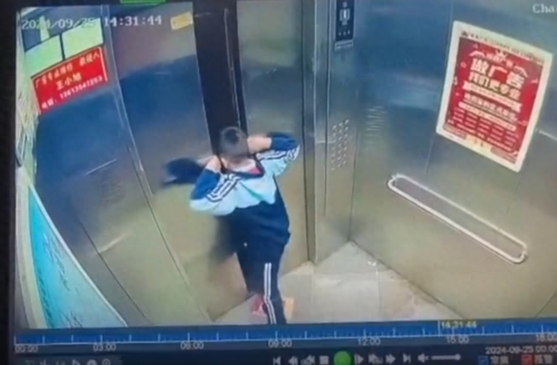 山西一小区电梯故障小孩扒门逃生自救!当地回应(图)