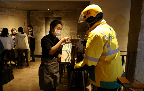 外媒:中国餐馆倒闭百万家 北京外卖人员逆势增5成(图)