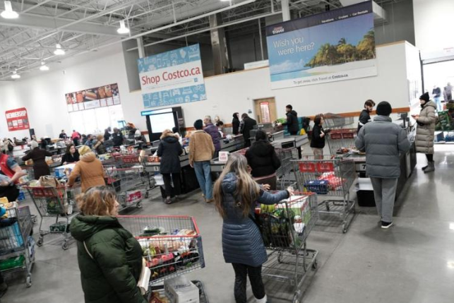 数百人排长队抢购 加拿大抵制美国品牌但Costco除外