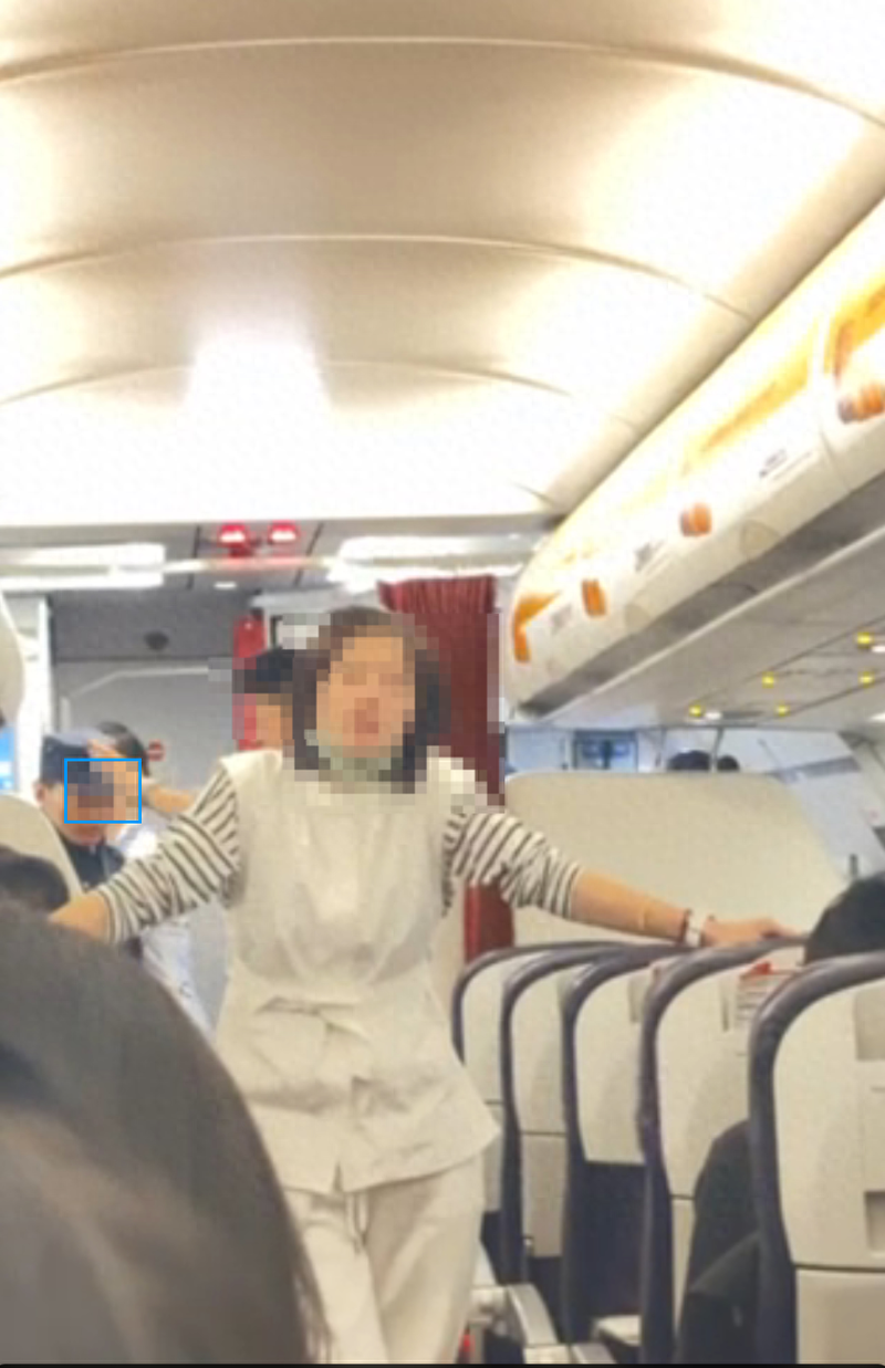 女子飞机上辱骂殴打空少,自称哈师大的,校方:已报警(图)
