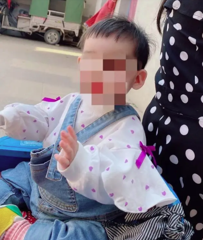女童遭生父和女友虐死 生母:遭孩子爷爷嚣张威胁(图)