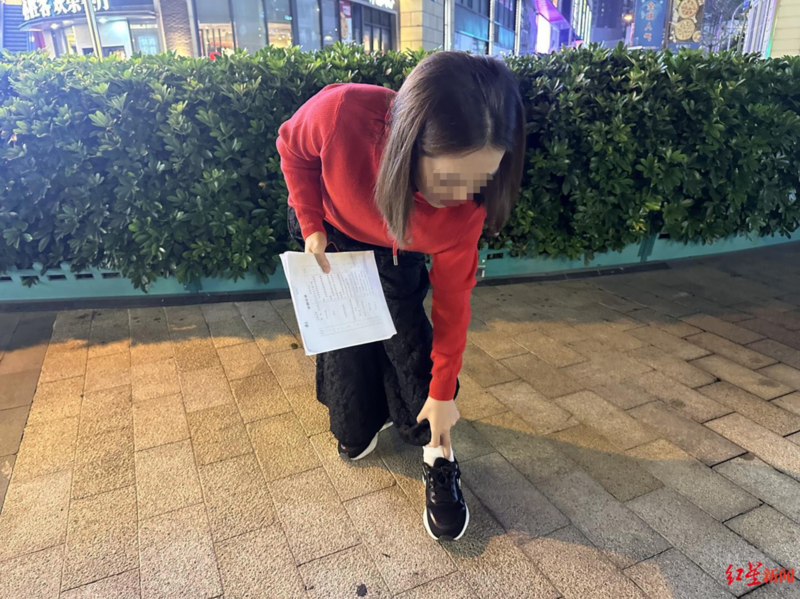 女子酒吧崴脚要求赔2.4万 酒吧:她喝酒还穿高跟鞋(图)