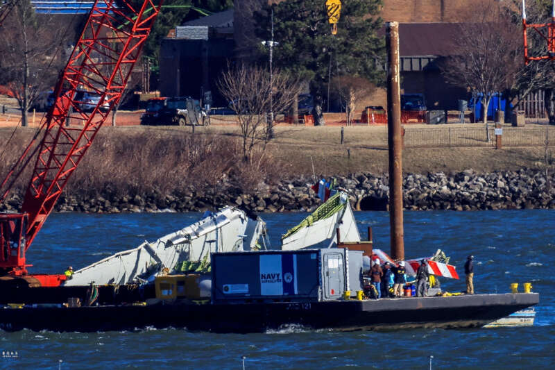 致67人死亡的美客机与直升机相撞事故现场调查结束(图)