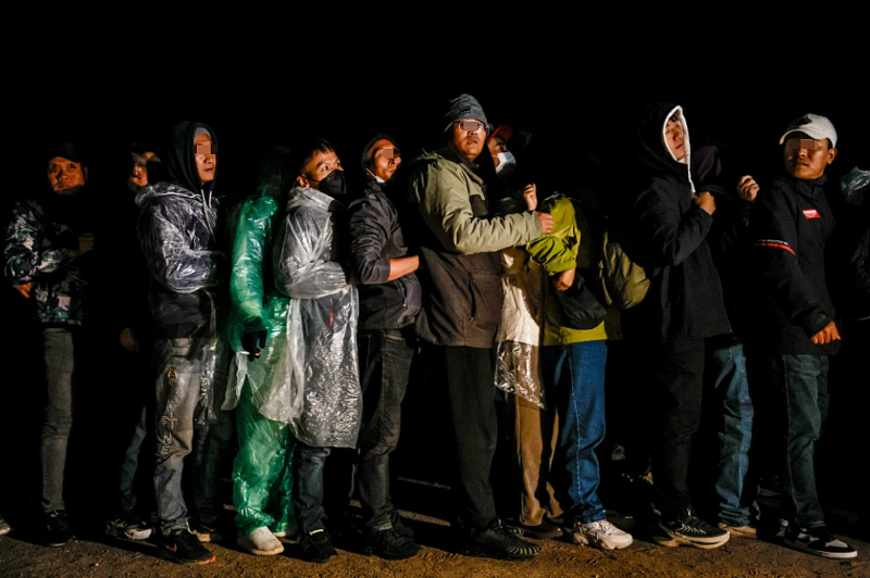川普首批驱逐目标:非法在美居住,兵役年龄的华男?(图)