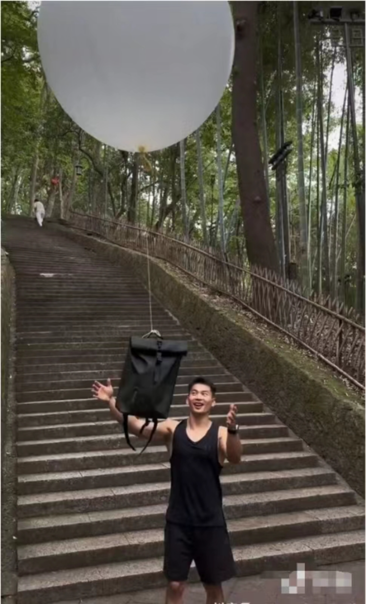 男子包上绑氦气球减重爬山 化学老师:不要这么做(组图)