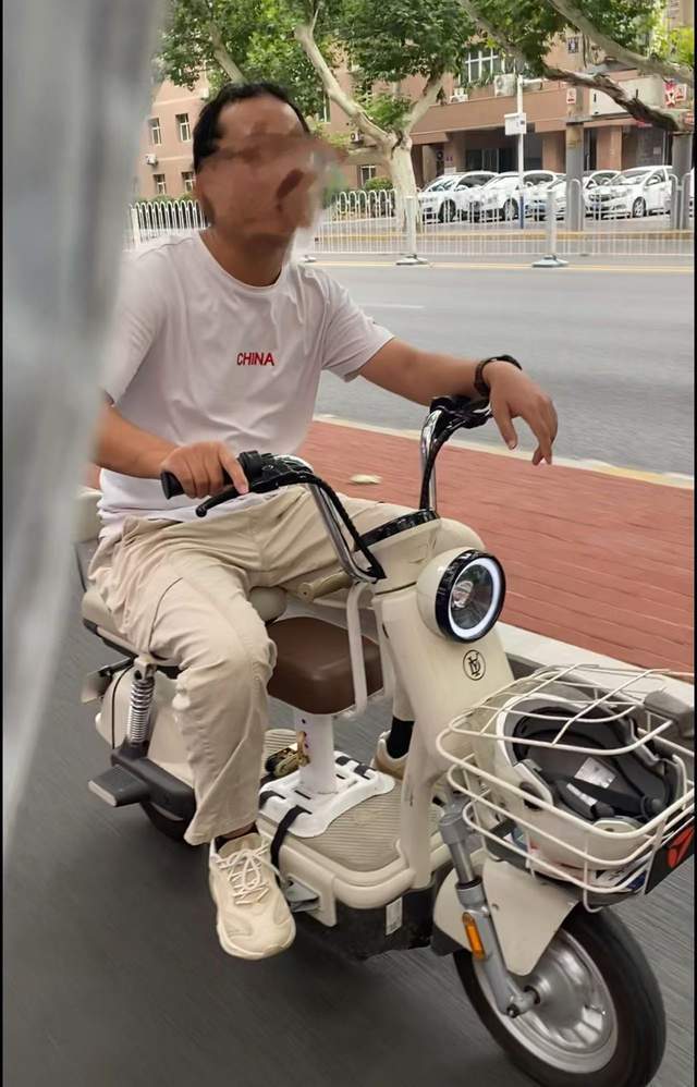 女子私密照被制成情色小卡片散播 疑其前男友所为(图)