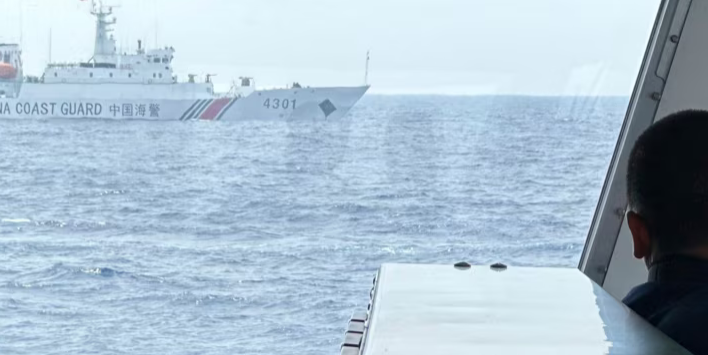 美媒:中国再出新招,海警巨无霸锚泊菲专属经济区(图)