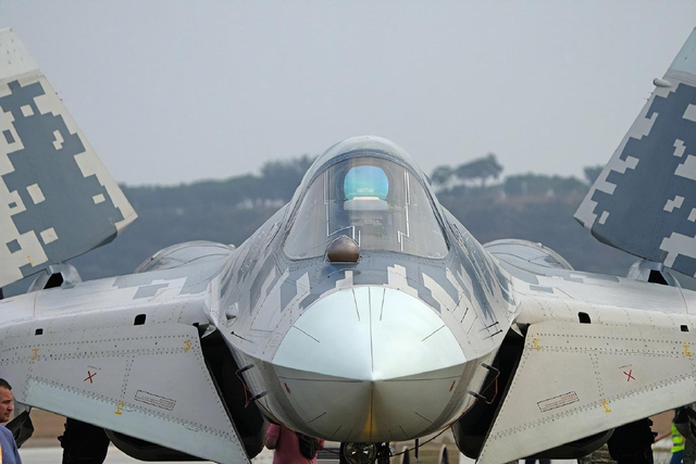 珠海航展首秀 歼-35A凭什么超越苏-57?(组图)