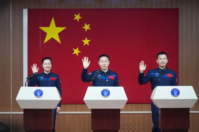 定了!中方官宣登月任务!女工程师出征神十九(组图)
