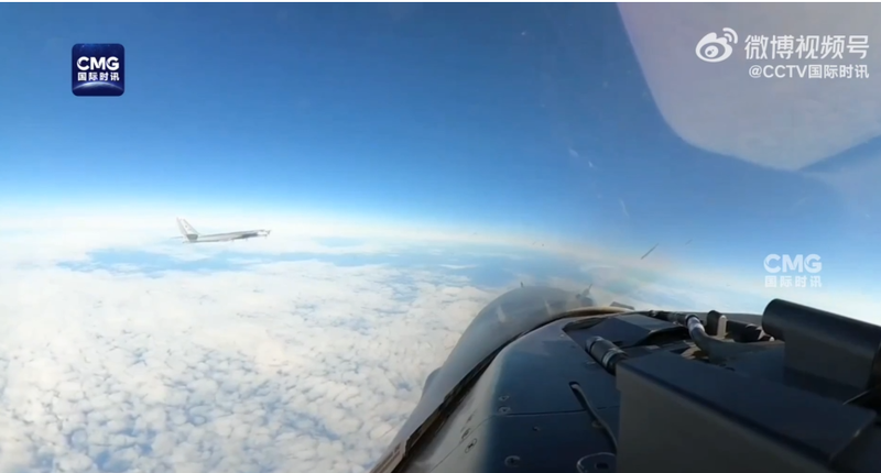 美俄战机空中“交锋”!苏-35加速掠过F-16机头(图/视)