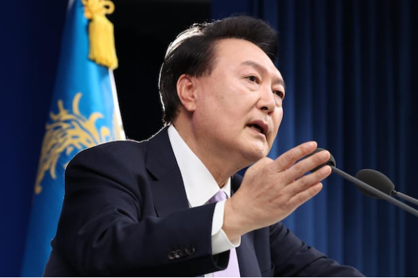 韩总统:除外交必要活动,金建希所有公开活动将暂停(图)
