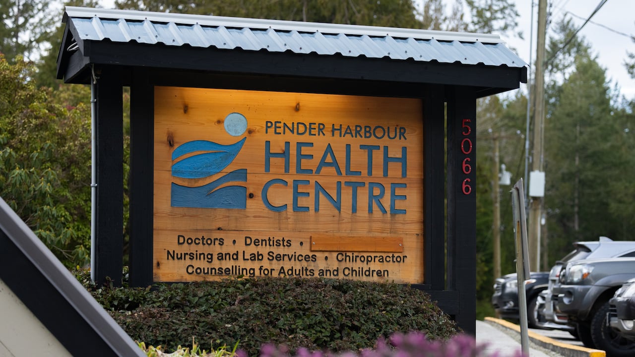 Pender Harbour健康中心招牌
