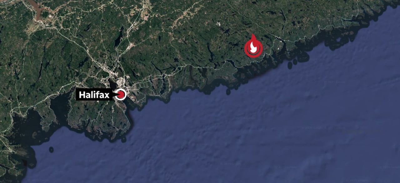 Map showing distance between Halifax and a wildfire about 100 km away.
