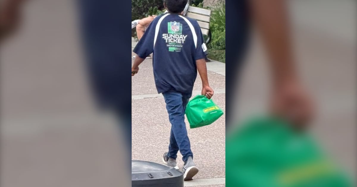 多伦多湖滨区发生疑似反锡克族仇恨袭击事件，警方通缉嫌犯