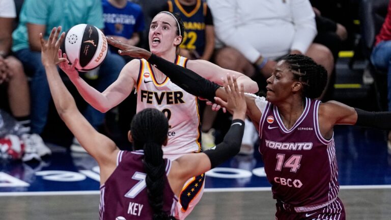 WNBA明星凯特琳·克拉克来多伦多助阵 女篮热潮席卷本地