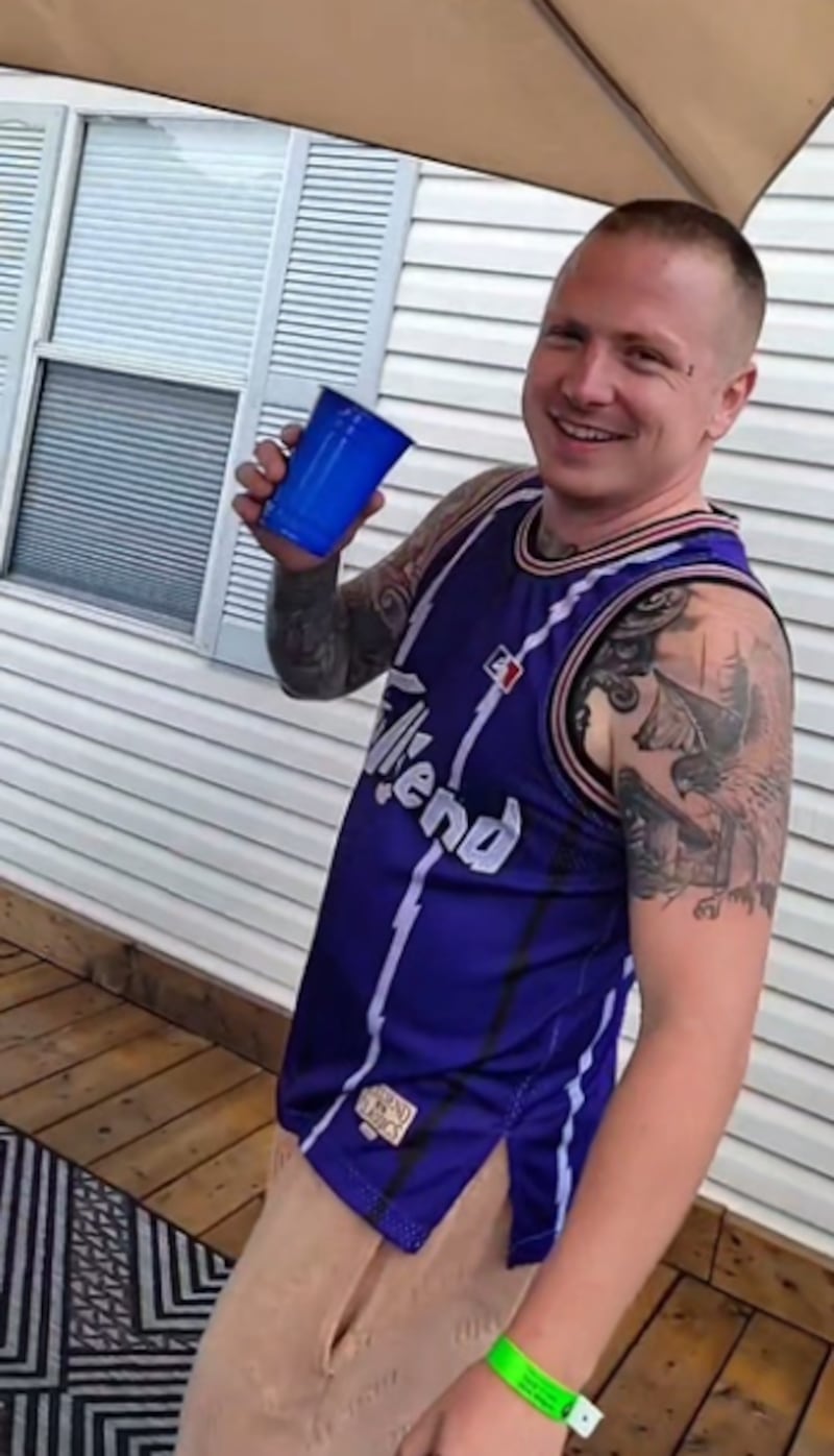 尼亚加拉瀑布命案受害者母亲痛诉家庭破碎，呼吁嫌疑人投案自首（配图3）