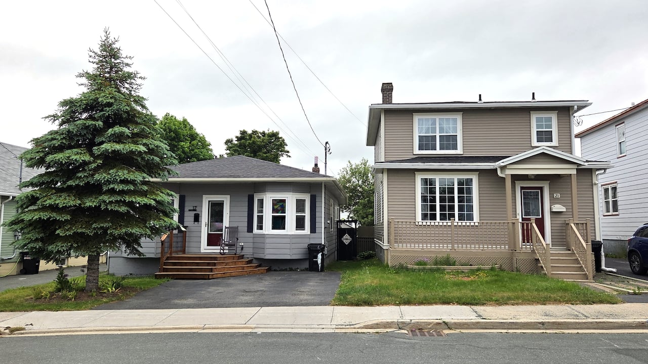 Two houses side by side numbered 17 and 21
