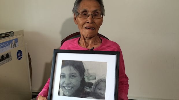 寻找半世纪后，育空北方母亲首次赴魁北克追寻女儿墓地（配图1）