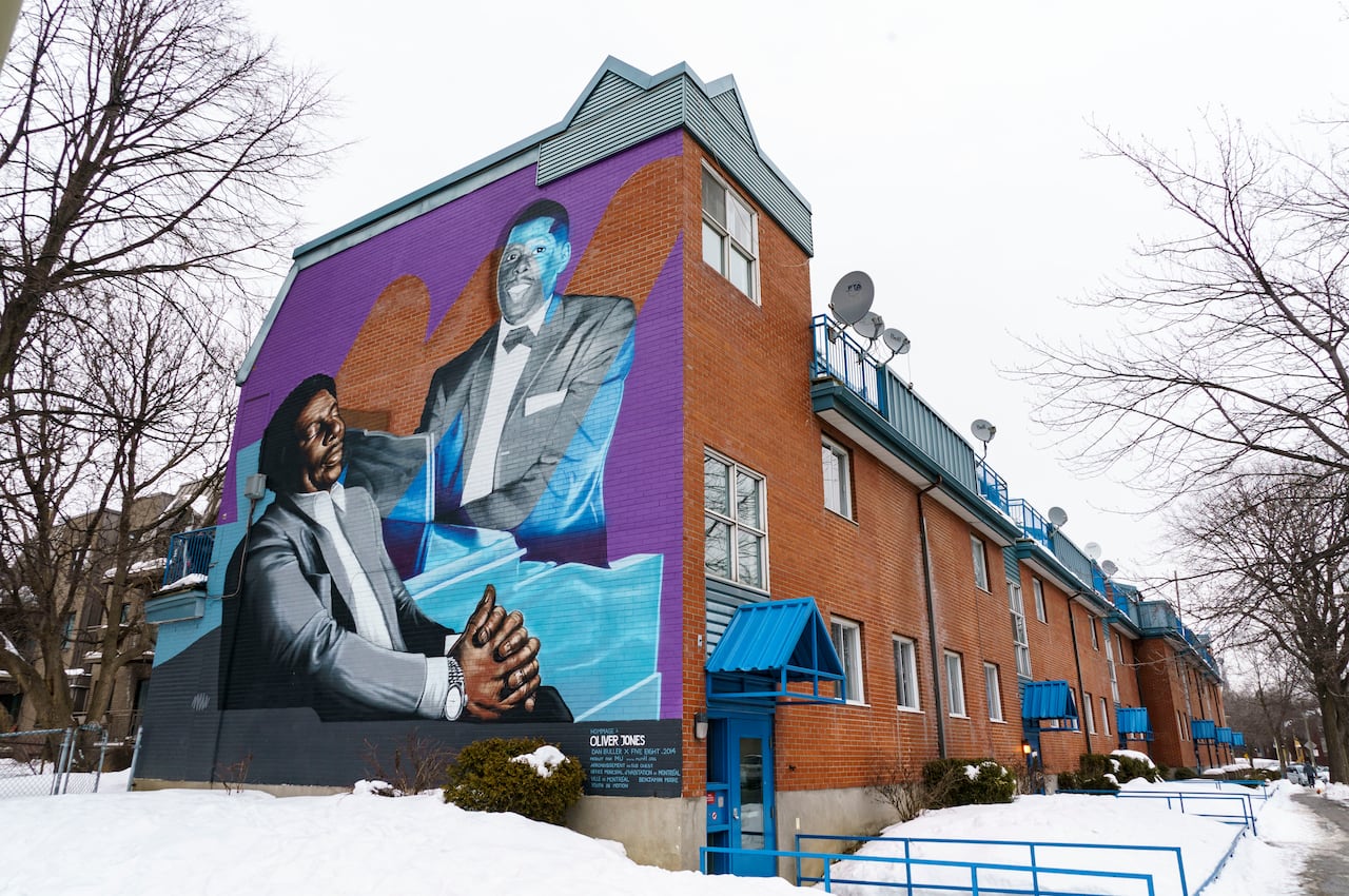 Mural with two jazz legends on it.