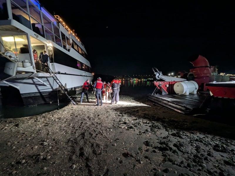 大温毕业游船触礁逾150人获救 安全无恙引关注（配图3）