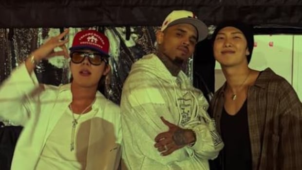 BTS两成员现身Chris Brown多伦多演唱会引发粉丝争议