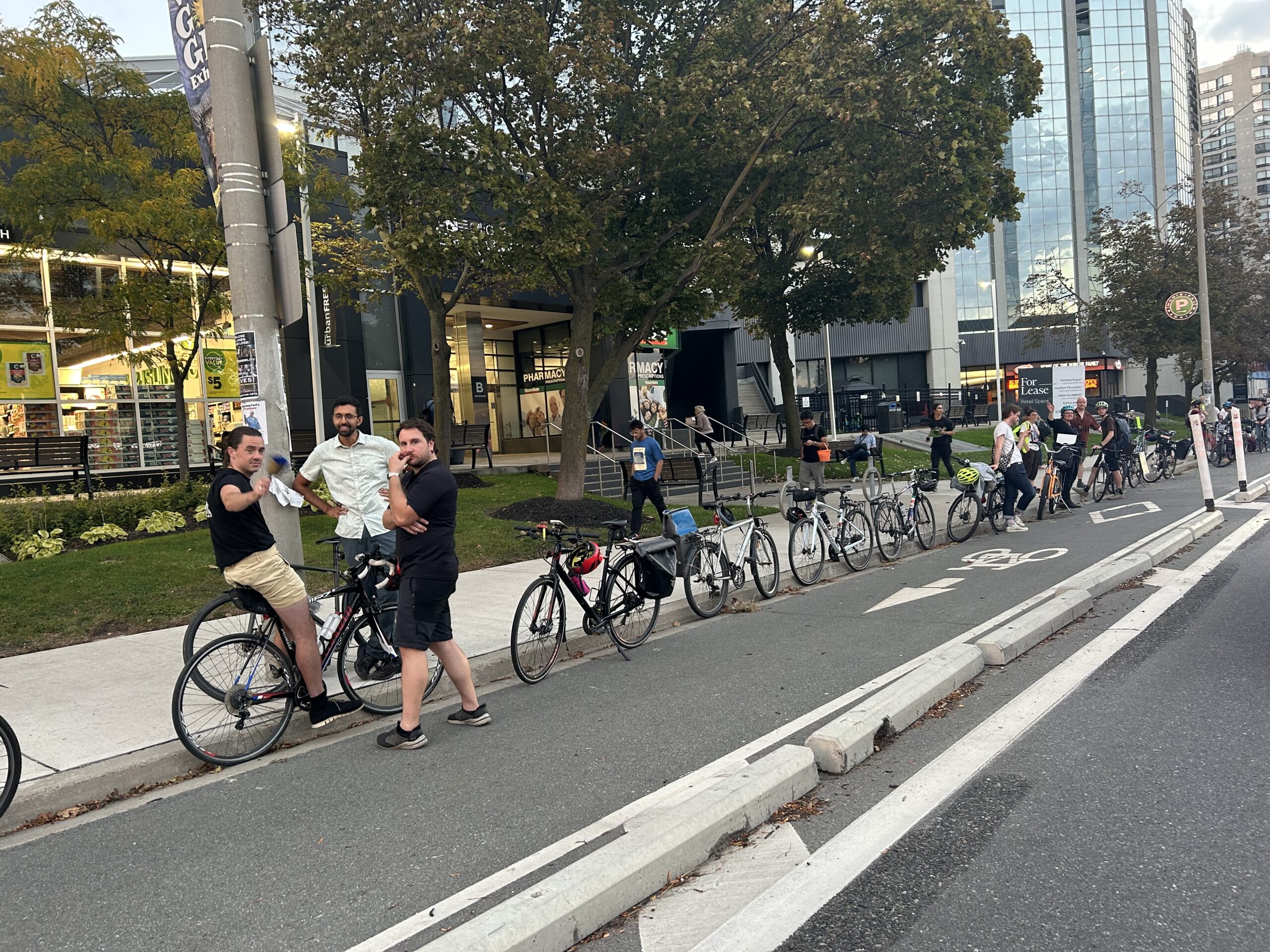 多伦多艾托比科克自行车道拆除引发抗议 警方第四次拘捕示威者