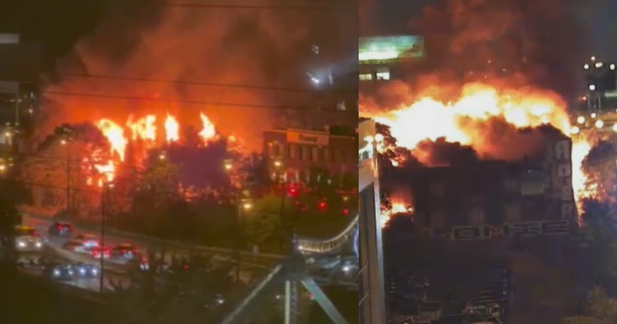 多伦多Riverside区废弃楼深夜三警火警 消防紧急扑救无人员伤亡