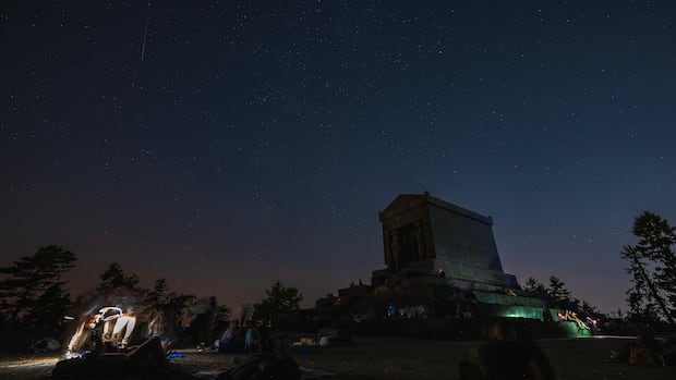 璀璨英仙座流星雨点亮夜空 多伦多居民可期待秋季观星体验