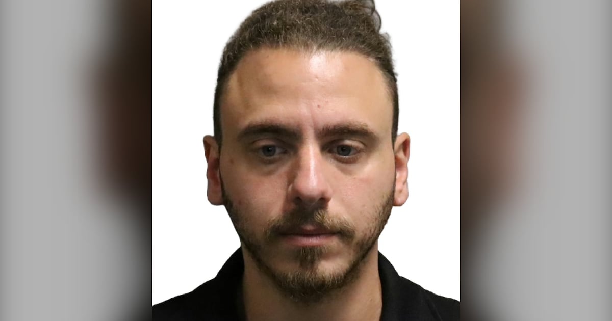 奥克维尔Winners试衣间再现偷拍案，密西沙加男子被控偷窥罪