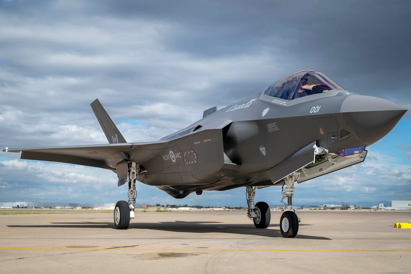 加拿大首批F-35战机抵达，加政府仍在审慎评估采购规模