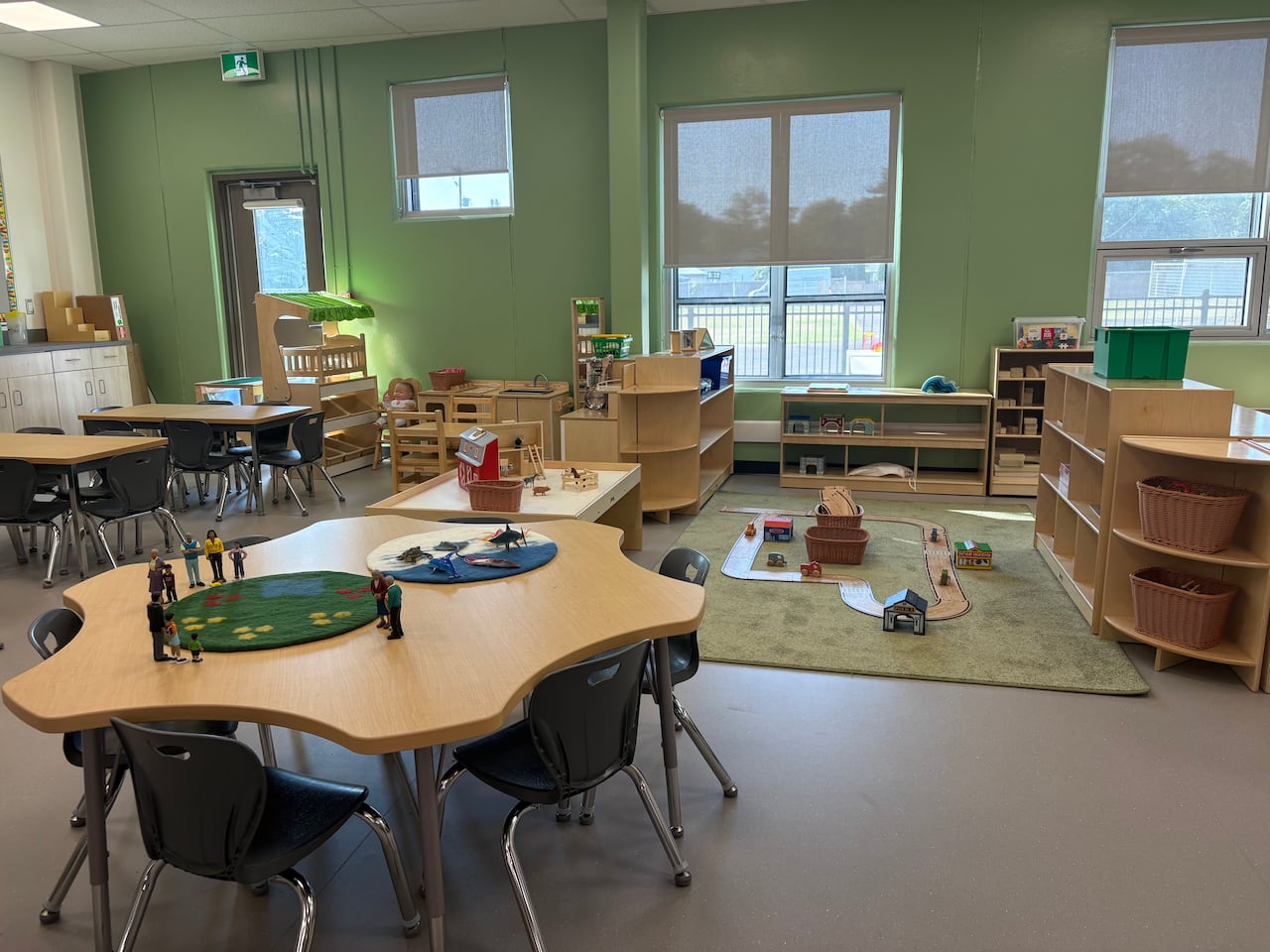 A classroom with round tables.