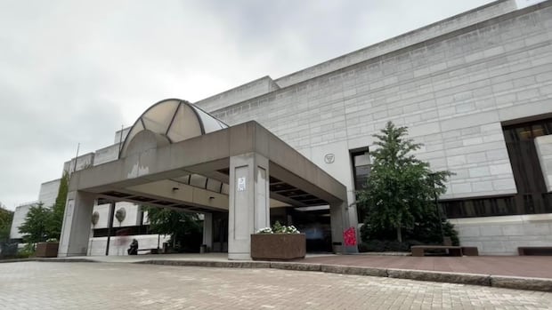渥太华学校及时报警救助极度虚弱少年 母亲因刑事疏忽被判刑