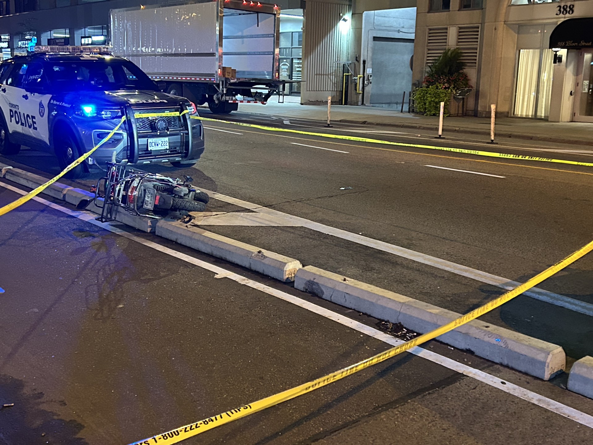 多伦多警员涉抢劫追捕中遭枪击 重伤送医无生命危险