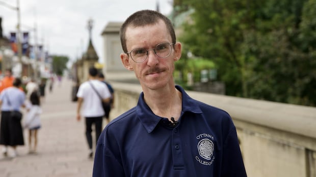 多伦多华人街头艺人遇袭不屈，苏格兰风笛手坚持梦想