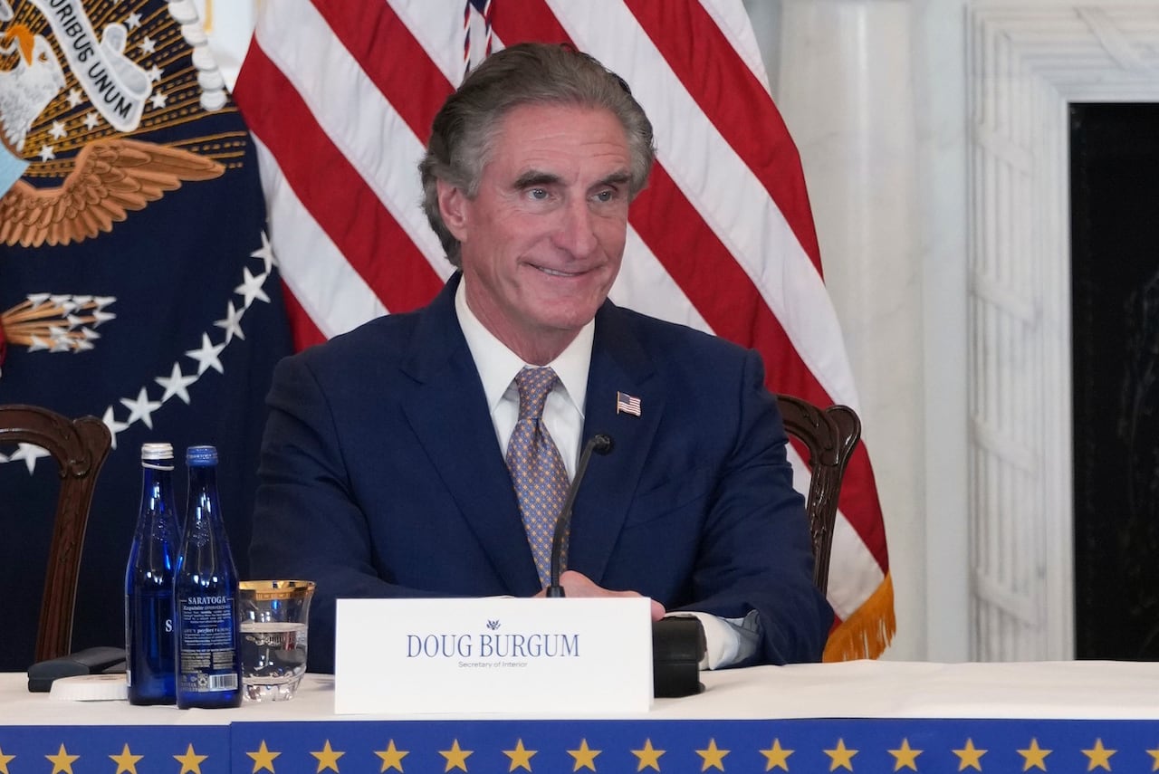 美国内政部长Doug Burgum