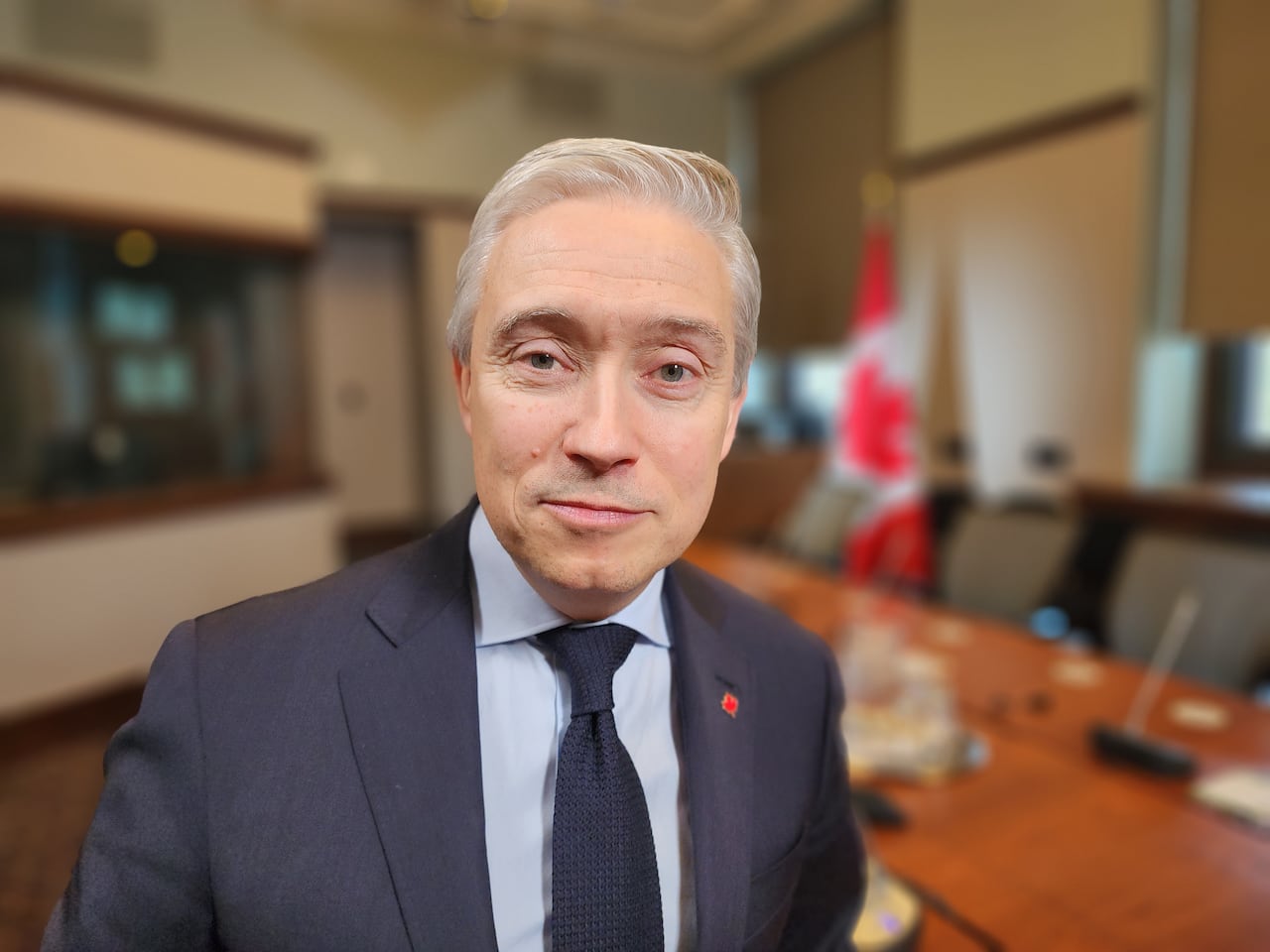 加拿大财政部长François-Philippe Champagne致力于加强保护但未承诺赔偿机制