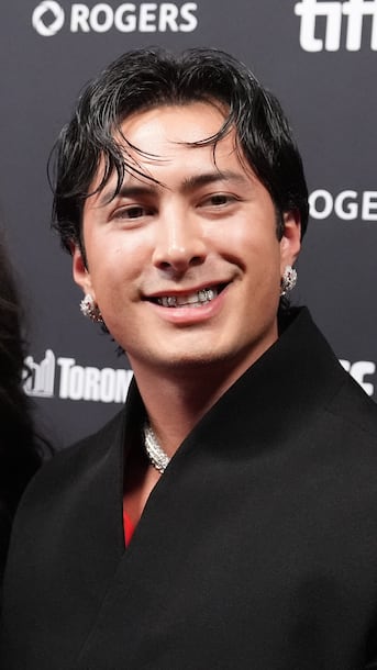 加拿大新剧《Yaga》首映 多伦多街头见证Hudson Williams魅力爆棚（配图2）