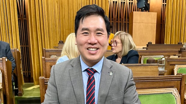 自由党国会议员陈卓伟及时返国 投票争议事实澄清