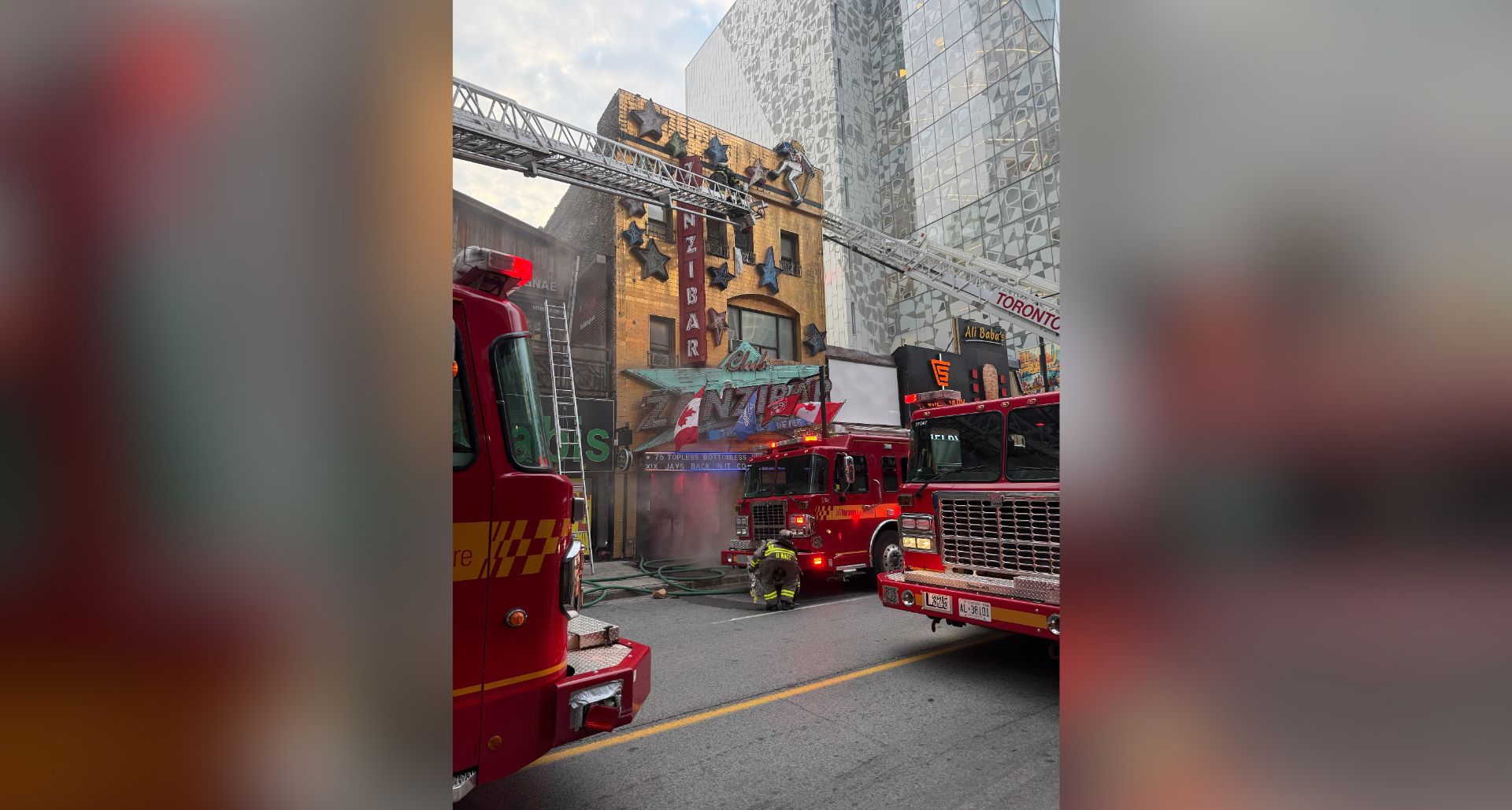 多伦多市中心商业大楼起火