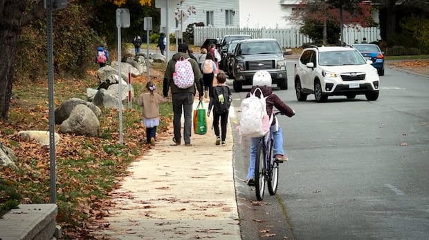 加拿大不再调时致早晨更黑 部分地区学校呼吁华人家庭提高安全意识