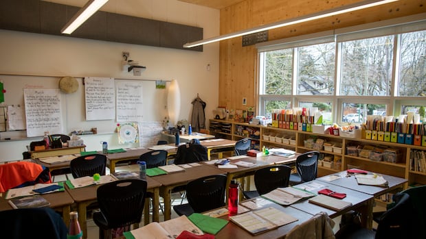 安省学生数学成绩略有提升但及格率仍偏低，教育部强调需加大支持力度