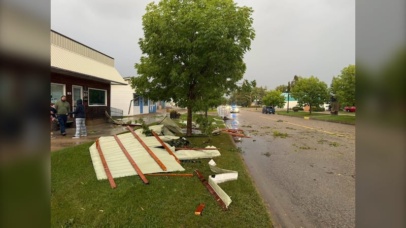 曼尼托巴西南部小镇惊现龙卷风 多地暴雨成灾引关注（配图5）