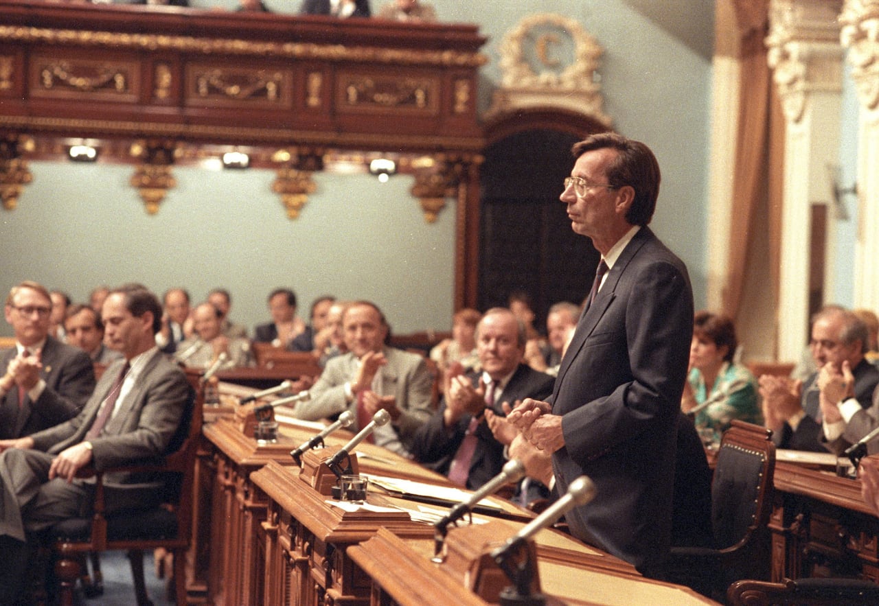 A historic picture of people in a legislature.